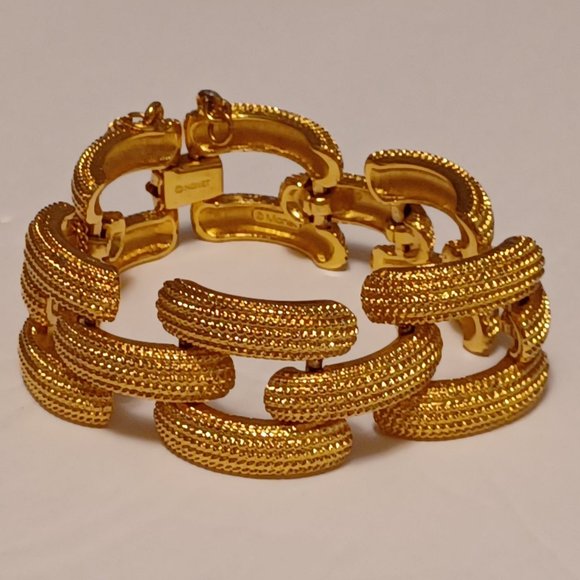 Rare Vintage Monet Tank Tread Chunky Gold Plated Bracelet - Picture 5 of 7